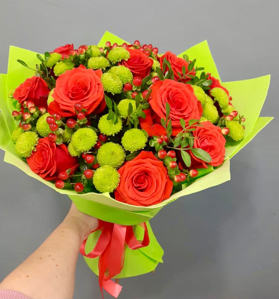 Букет цветов из: Хризантемы и Розы в Лахденпохье