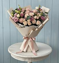 Букет цветов из:  Розы и Лизиантусы в Лахденпохье