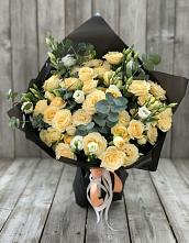 Букет цветов из:  Розы и Лизиантусы в Лахденпохье