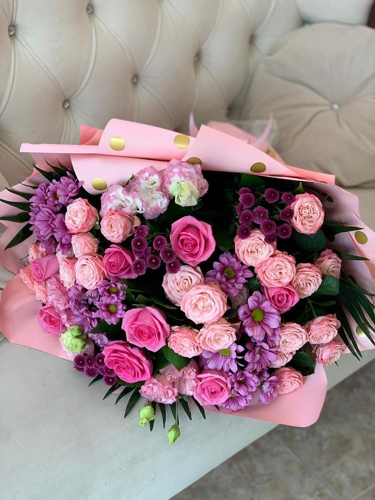 Букет цветов из: Хризантемы, Розы и Лизиантусы в Лахденпохье