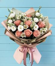 Букет цветов из:  Розы, Альстромерии и Лизиантусы в Лахденпохье