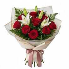 Букет цветов из:  Лилии и Розы в Лахденпохье