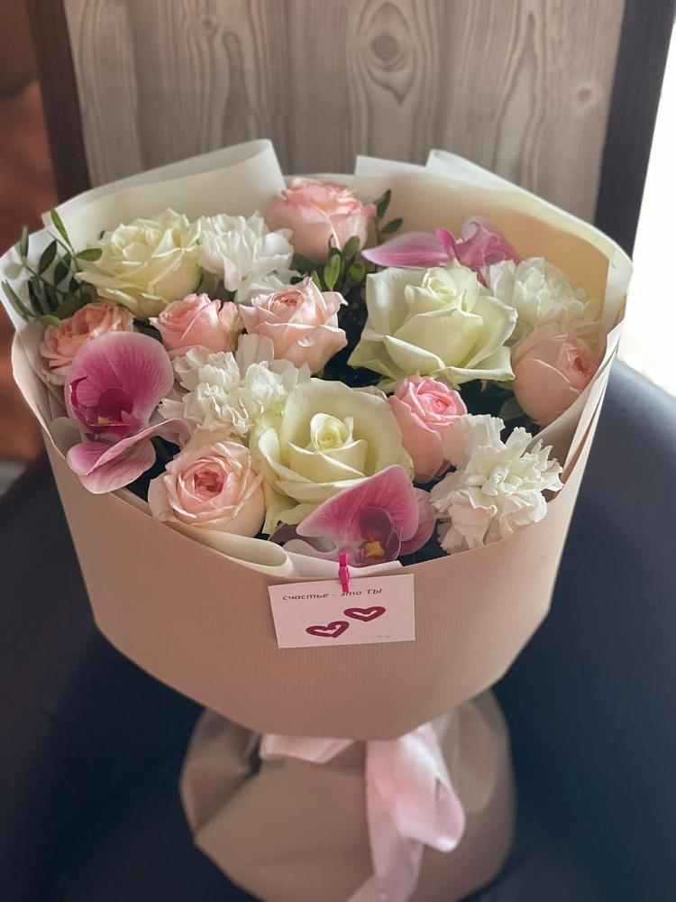 Букет цветов из: Орхидеи, Розы и Гвоздики в Лахденпохье