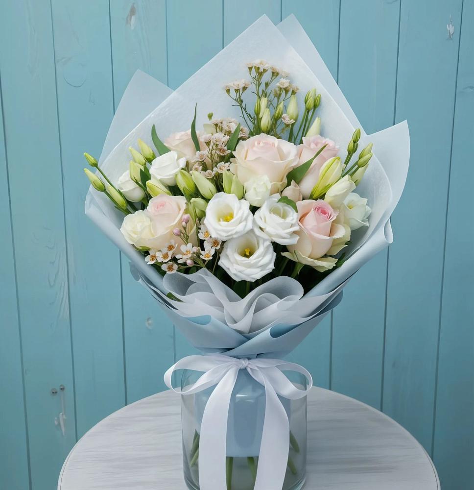 Букет цветов из: Розы и Лизиантусы в Лахденпохье