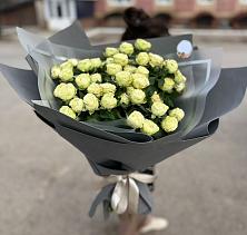 Букет Белые кустовые розы Солинеро в Лахденпохье