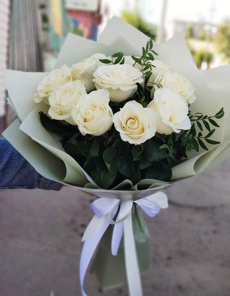 Букет Белые розы Проуд в Лахденпохье