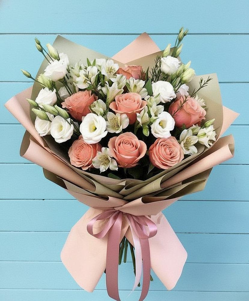 Букет цветов из: Розы, Альстромерии и Лизиантусы в Лахденпохье