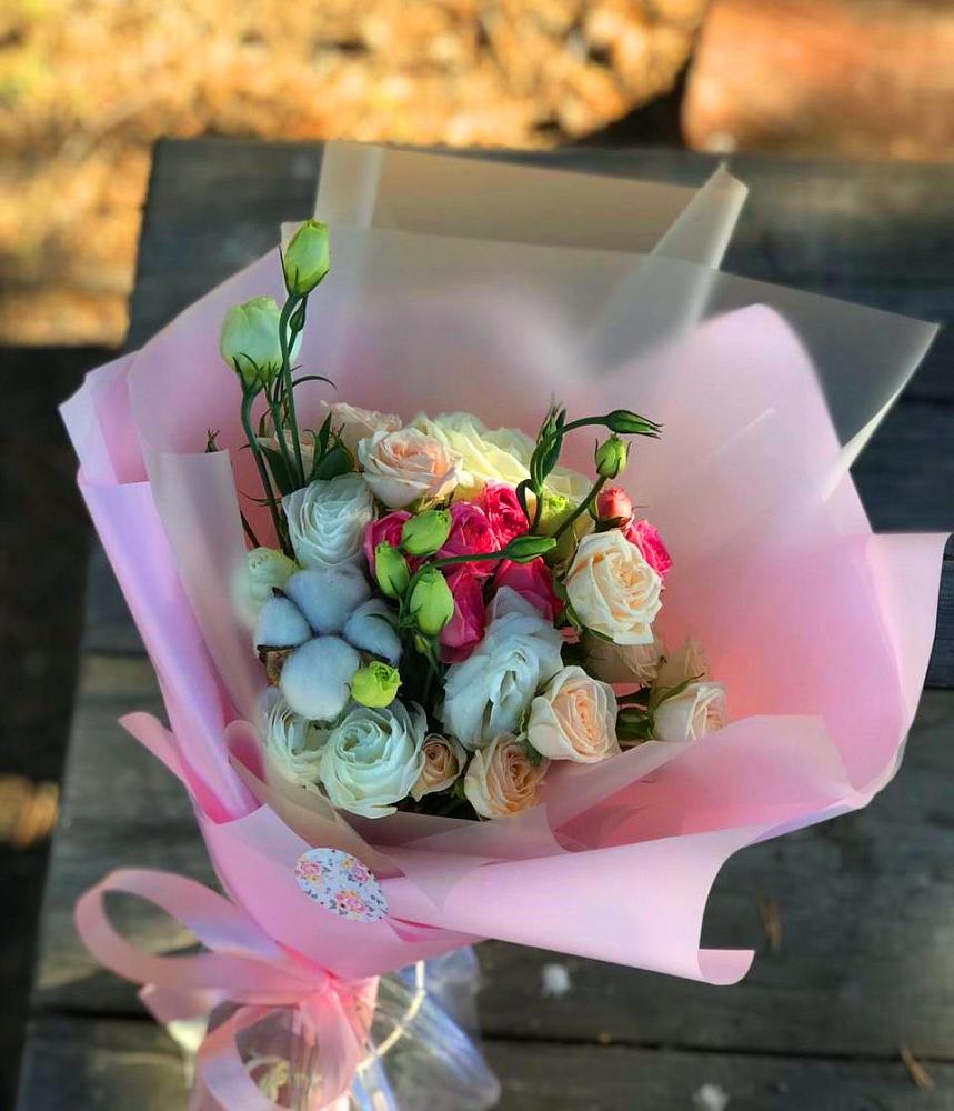 Букет цветов из: Розы и Лизиантусы в Лахденпохье