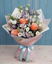 Букет цветов из:  Лизиантусы, Розы, Альстромерии и Гипсофила в Лахденпохье