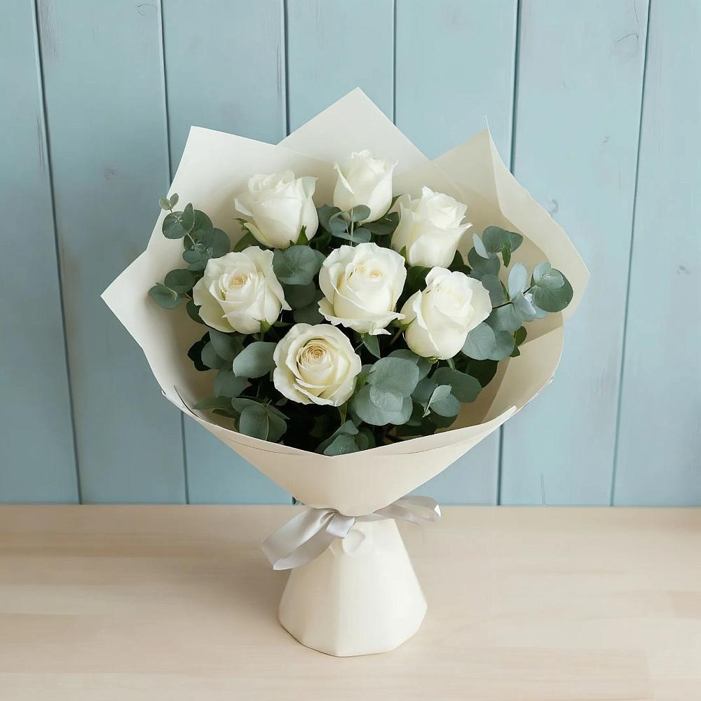 Букет Белые розы в Эвкалипте в Лахденпохье