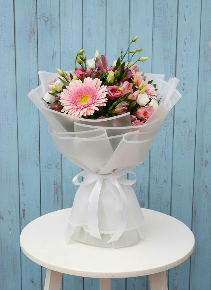 Букет цветов из: Герберы, Альстромерии и Лизиантусы в Лахденпохье