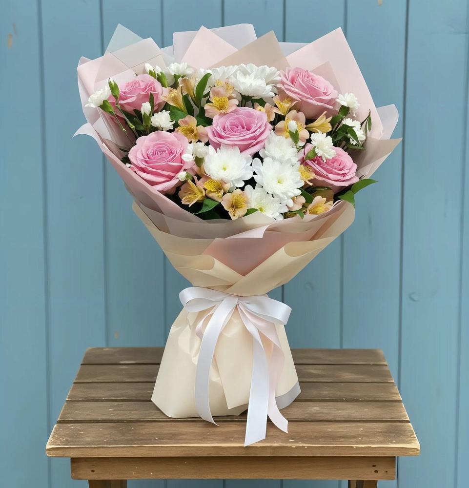 Букет цветов из: Гвоздики, Орхидеи и Розы в Лахденпохье