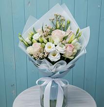 Букет цветов из:  Розы и Лизиантусы в Лахденпохье