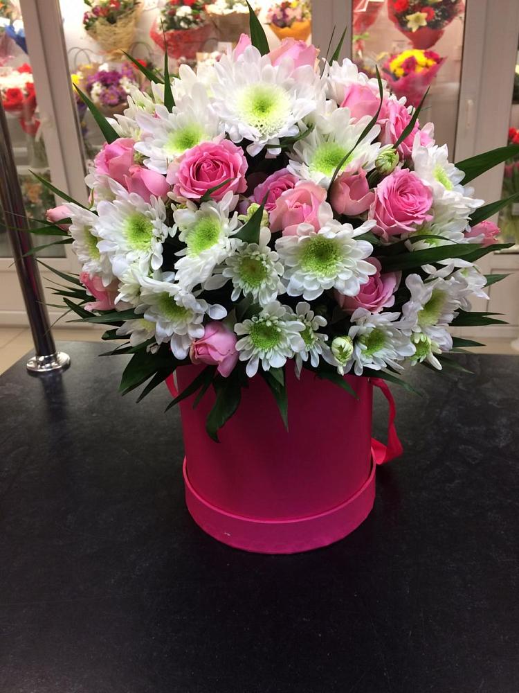 Цветочная композиция из Розы и Хризантемы в шляпной коробке в Лахденпохье