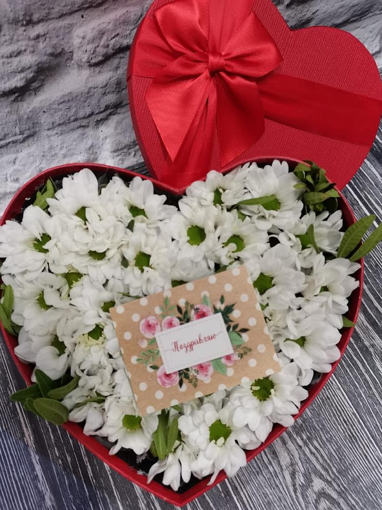 Цветочная композиция из Хризантемы в виде сердца в Лахденпохье