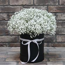 Цветочная композиция из Гипсофила в шляпной коробке в Лахденпохье