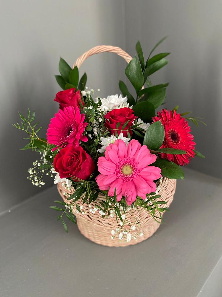 Цветочная композиция из Розы, Хризантемы и Герберы в корзине в Лахденпохье