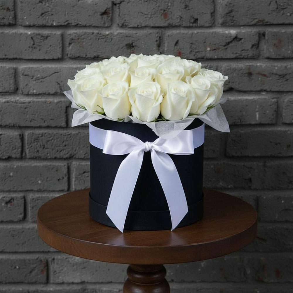 Цветочная композиция из Розы в шляпной коробке в Лахденпохье