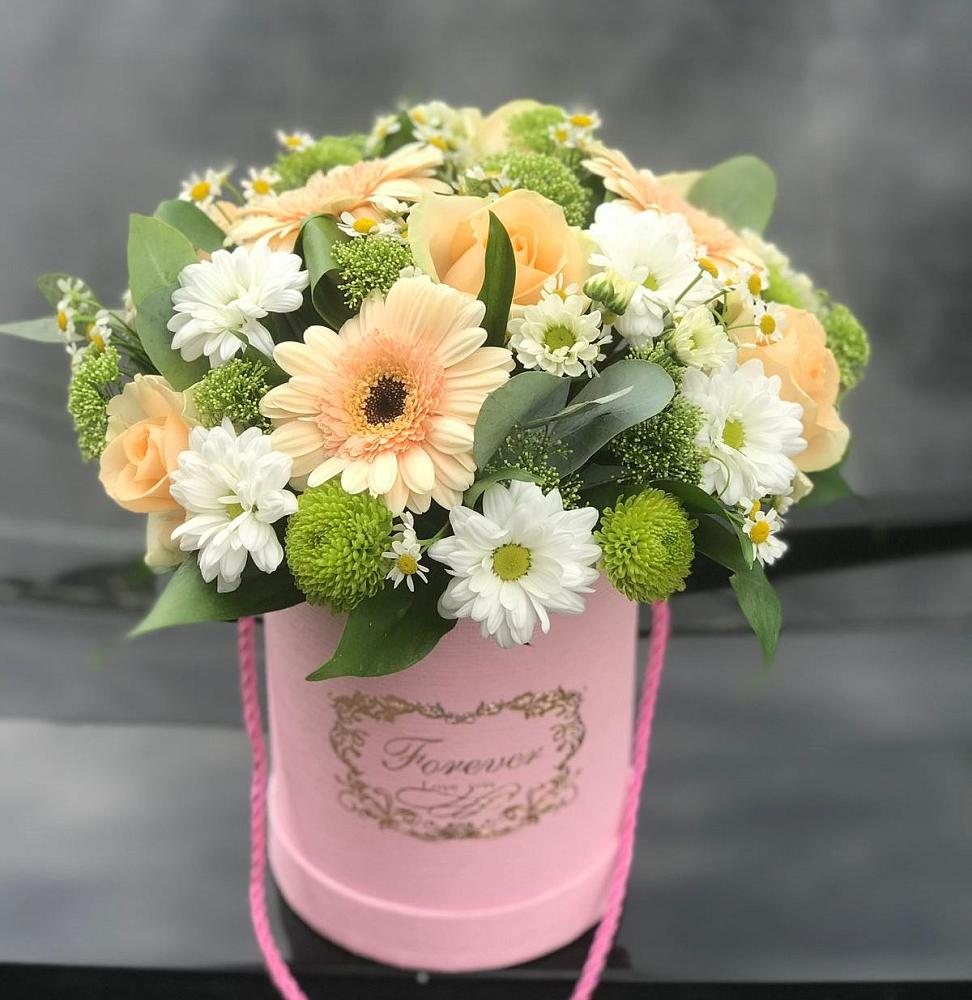 Цветочная композиция из Розы, Герберы и Хризантемы в шляпной коробке в Лахденпохье