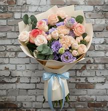 Букет цветов из:  Розы, Лизиантусы и Гвоздики в Лахденпохье