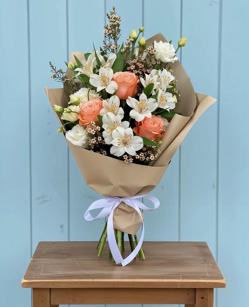 Букет цветов из: Альстромерии, Лизиантусы, Розы и Хризантемы в Лахденпохье