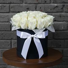 Цветочная композиция из Розы в шляпной коробке в Лахденпохье